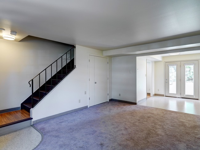 Photo - Colonial Estates