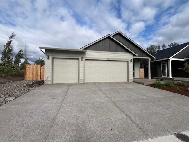 Building Photo - 3 Bedroom 2 Bath Silverton OR