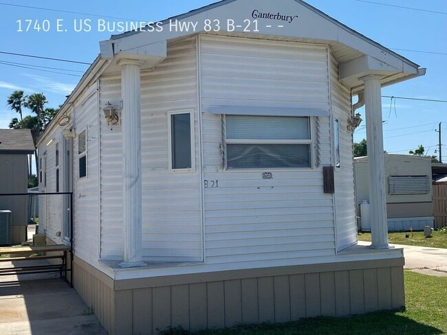 Photo - 21 B St