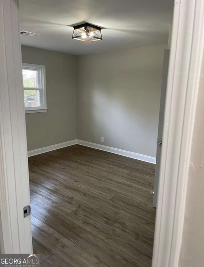 Photo - 2463 Wayne St SW