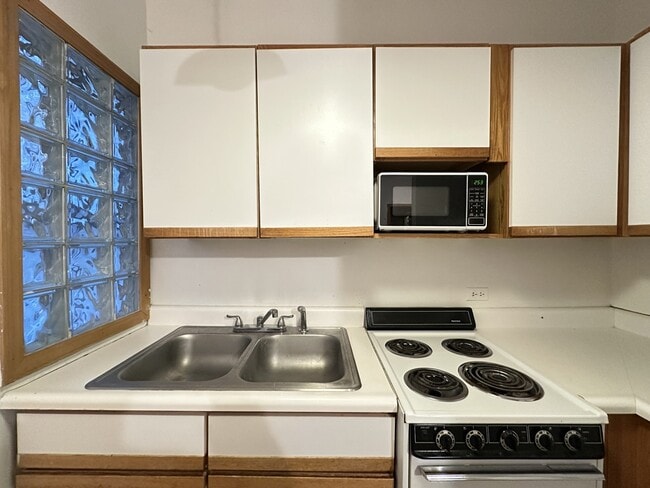 Photo - 634 W Barry Ave Unit R04A