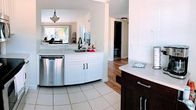 1140 Lake Shore Dr Unit 203