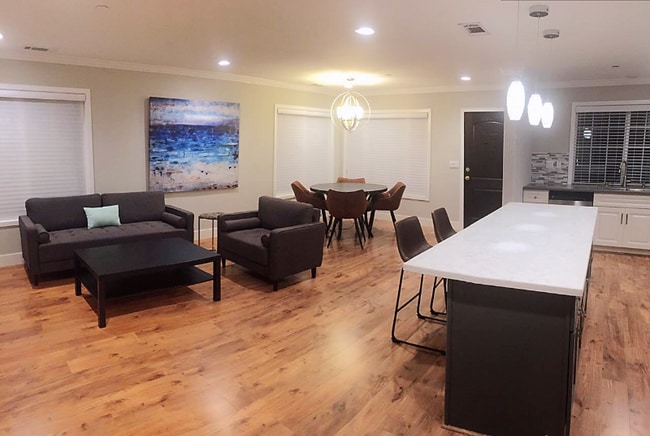 Photo - 218 Bradford Dr