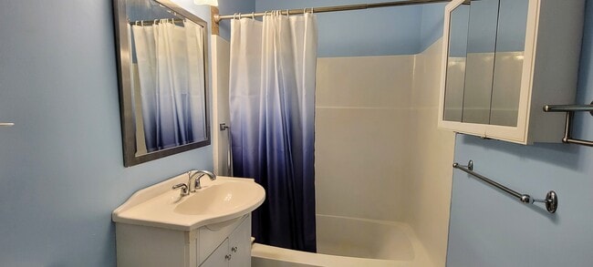 baño - 100 Grand View Ave Unidad 11C