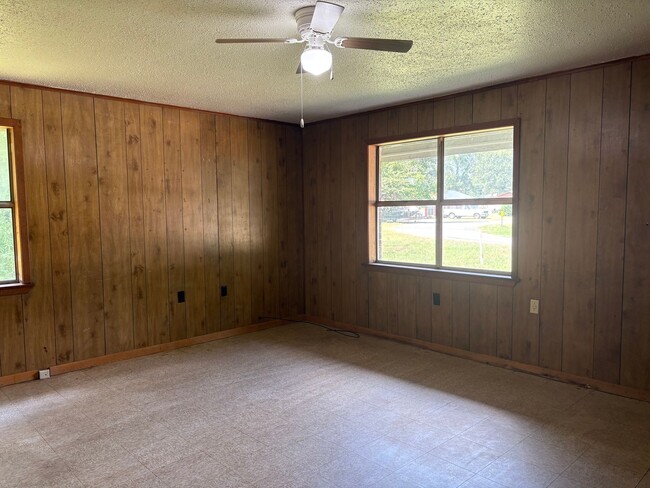 Photo - Spacious 3 bedroom/1.5 bath house in Mansf...