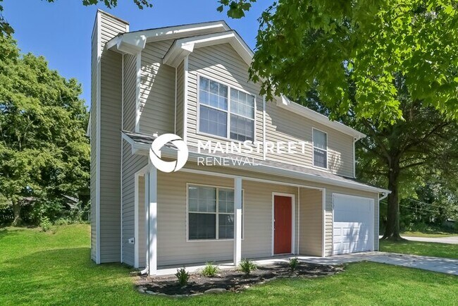 Photo - 3 Bedroom Pet-Friendly Home in Knoxville, TN with Main Street Renewal