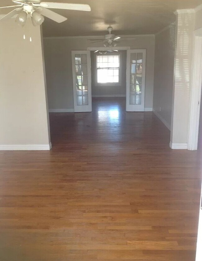 Photo - Pre Leasing Charming 3 Bedroom Home, Available 07/01/2026