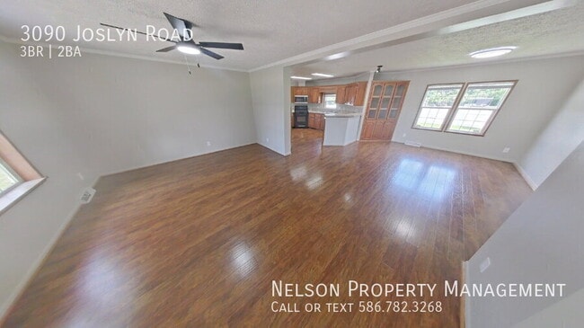 3090 Joslyn Rd
