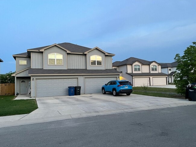 Building Photo - Town home for rent