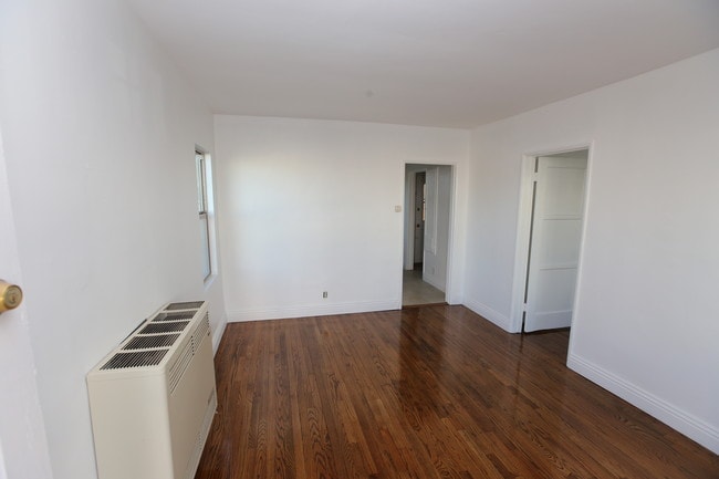 734 W Beach Ave