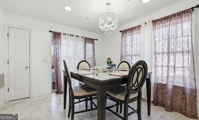 Photo - 205 Oak Grove Way