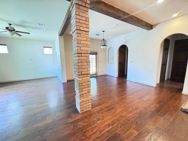 Photo - 421 Cottonwood Ave