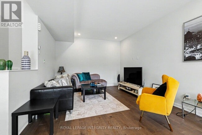 Photo - 906 Lixnaw Ct