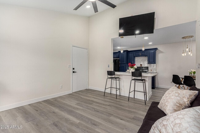 Photo - 623 W Guadalupe Rd