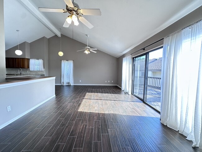 Building Photo - 20 Lakeview Village Rental