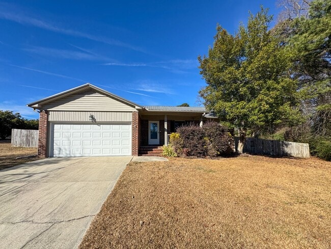 Building Photo - Charming 3 Bed 2 Bath Home with Fenced Backyard