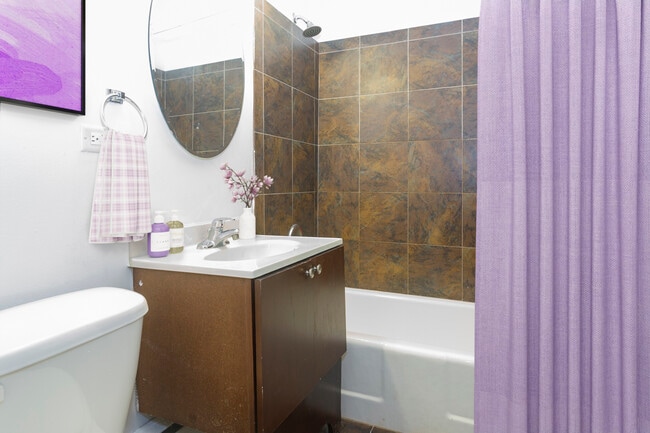 Photo - 1410 Chicago