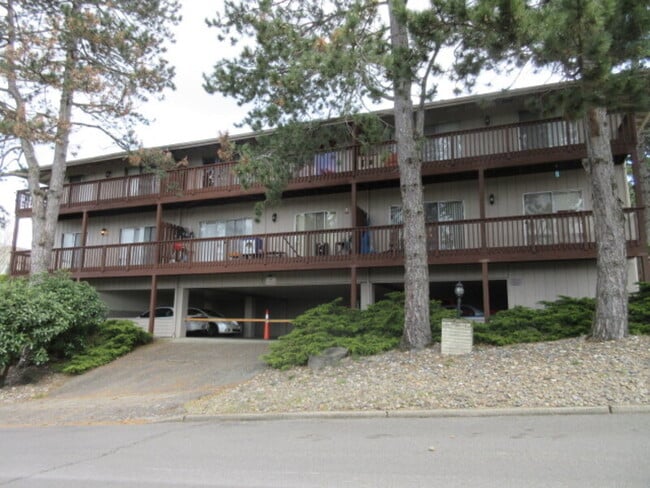 Building Photo - 2022 E 6th St Unit 3