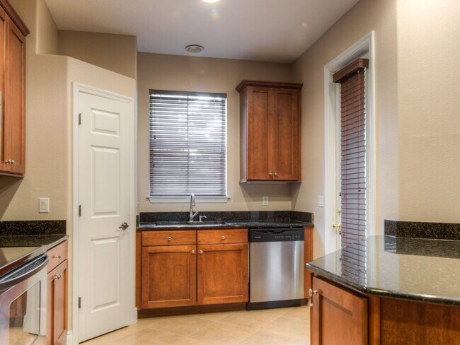 Photo - 1348 Benevolent St