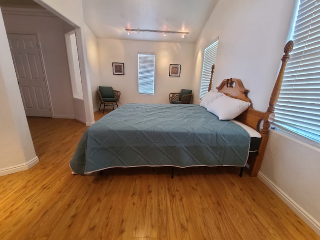 Photo - 991 N 2100 W