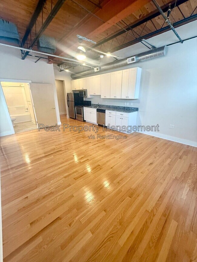Photo - 2709 W Broad St Unidad 3
