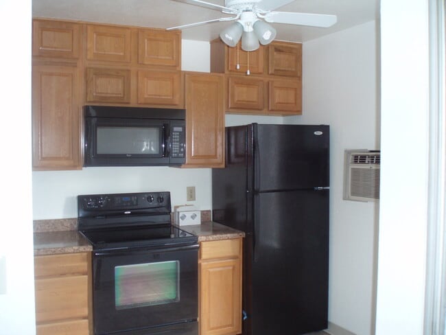 Building Photo - 7504 Parkway Dr Unit 7504 Parkway Dr #207