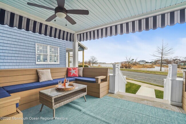 Photo - 705 N Lk Dr