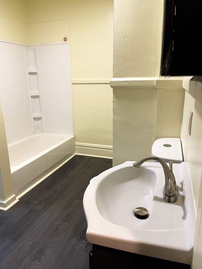 Photo - 889 N Main St Unidad #3