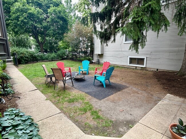 Photo - 2221 W School St