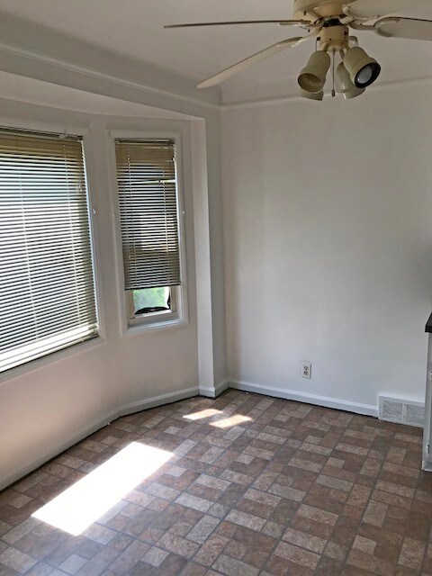 Photo - 16483 Manning St