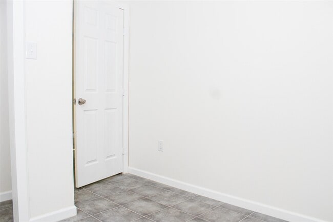 Building Photo - 7003 Hoffman St