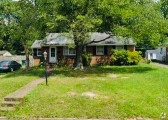 Building Photo - Adorable 3bdrm/1bth Brich Rancher Convenie... Rental