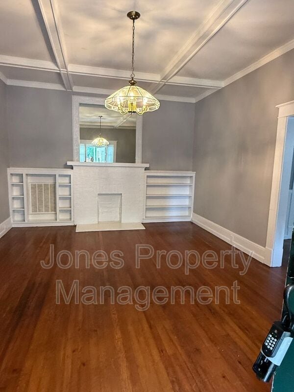 Photo - 809 N Main St