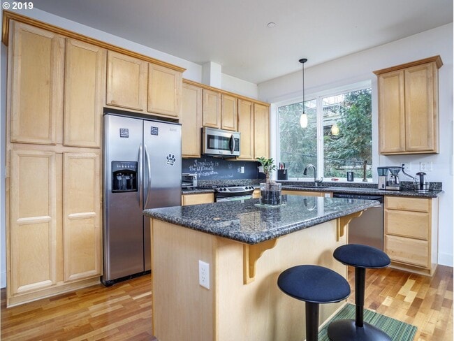 Photo - NorthWest/Nob Hill Condo 3Bd/2Ba ~ Washer/Dryer In Unit, Assigned Covered Parking,  Close to Shop... Unit 2