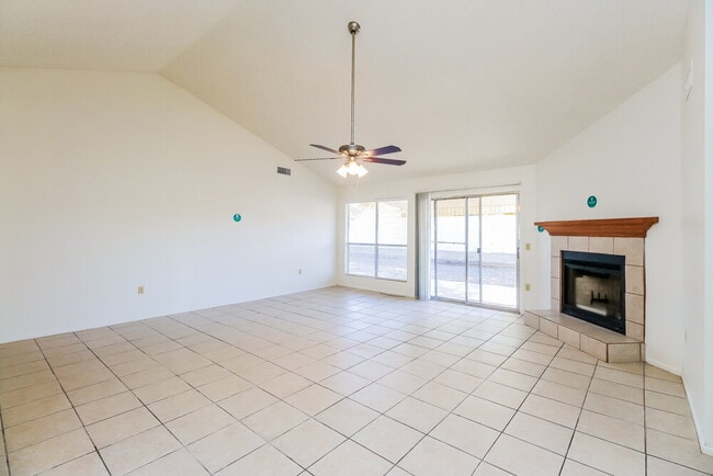 Photo - 4837 E Grandview St