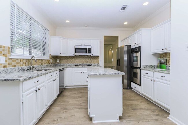 Photo - 14 E Trillium Cir