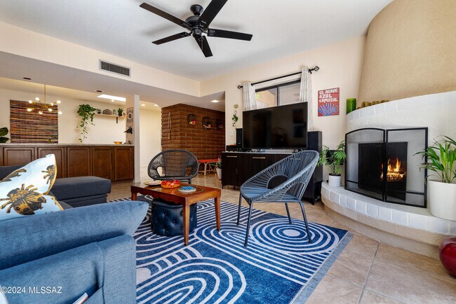 Photo - 1341 E Ellis Dr