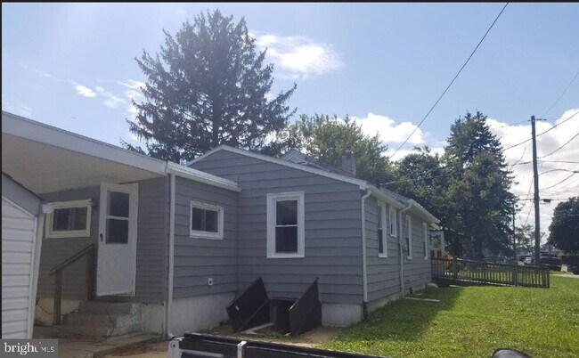 Photo - 1001 Crystle Rd House
