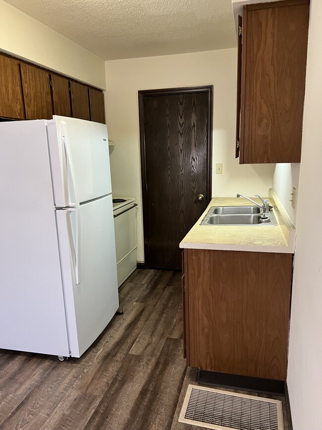 Photo - Maple Pointe Aparmtents Unit 1