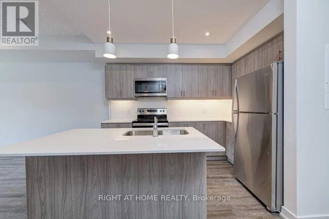 Photo - 16 Markle Cres Unit 312