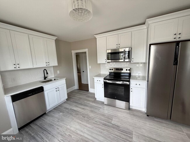 Building Photo - 675 N Broad St Unit B-B Rental