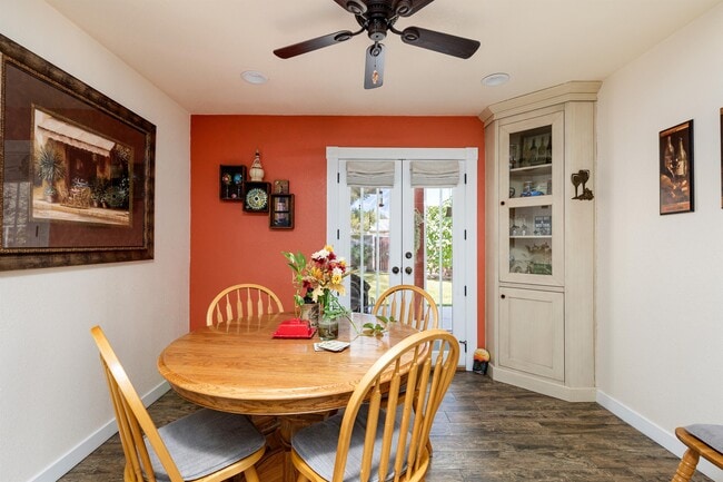 Photo - 1306 W 11th St
