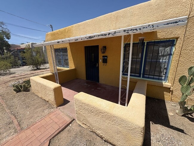 Photo - 1317 N Dodge Blvd
