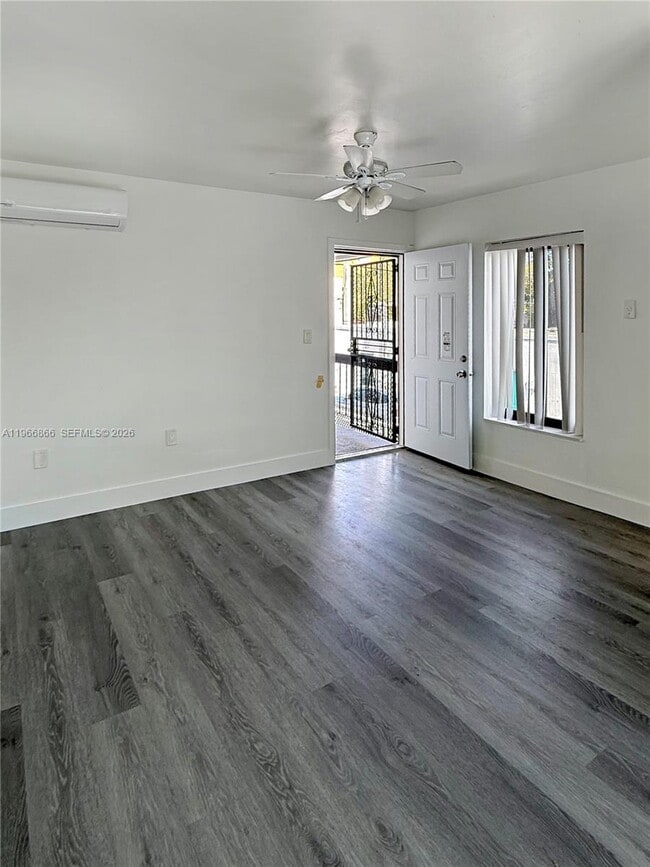 Photo - 852 SW 1st St Unidad 6