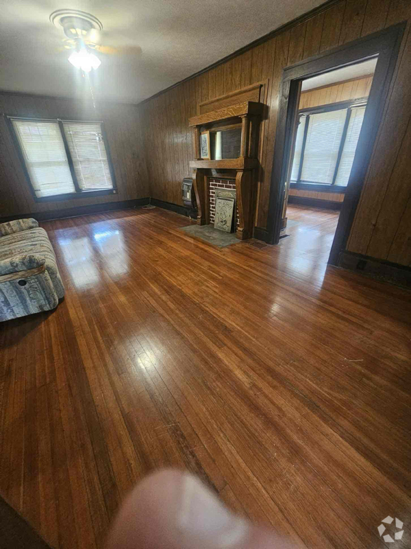 Building Photo - 850 Portsmouth Ave Rental