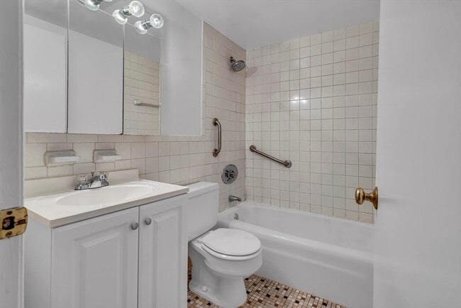 Photo - 80 N Warren St Unit 30