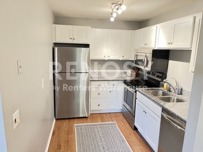 Photo - 1304 W Medicine Lake Dr