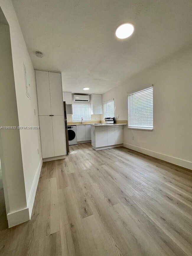 Photo - 833 W 39th St Unit 3