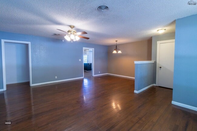 Photo - 501 W Texas Ave