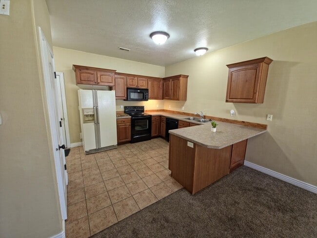 Photo - Beautiful 3 Bed, 2.5 bath Townhome with Attached 2 Car Garage in Rock Creek
